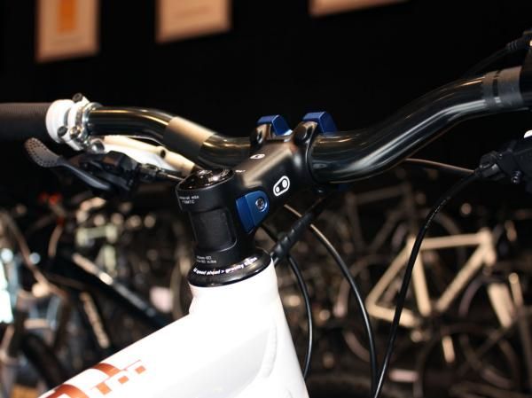 Crankbrothers' new stem design makes its way on to the Focus Thunder 1.0.