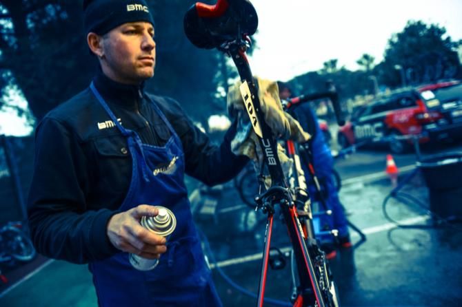 BMC's lead mechanic starts work on Ama&euml;l Moinard's road bike
