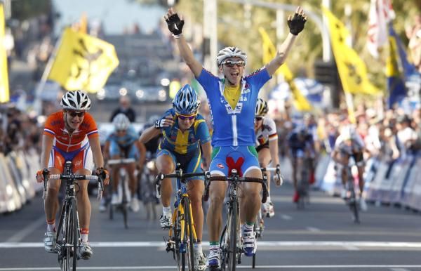 Giorgia Bronzini (Italy) timed her effort to perfection.
