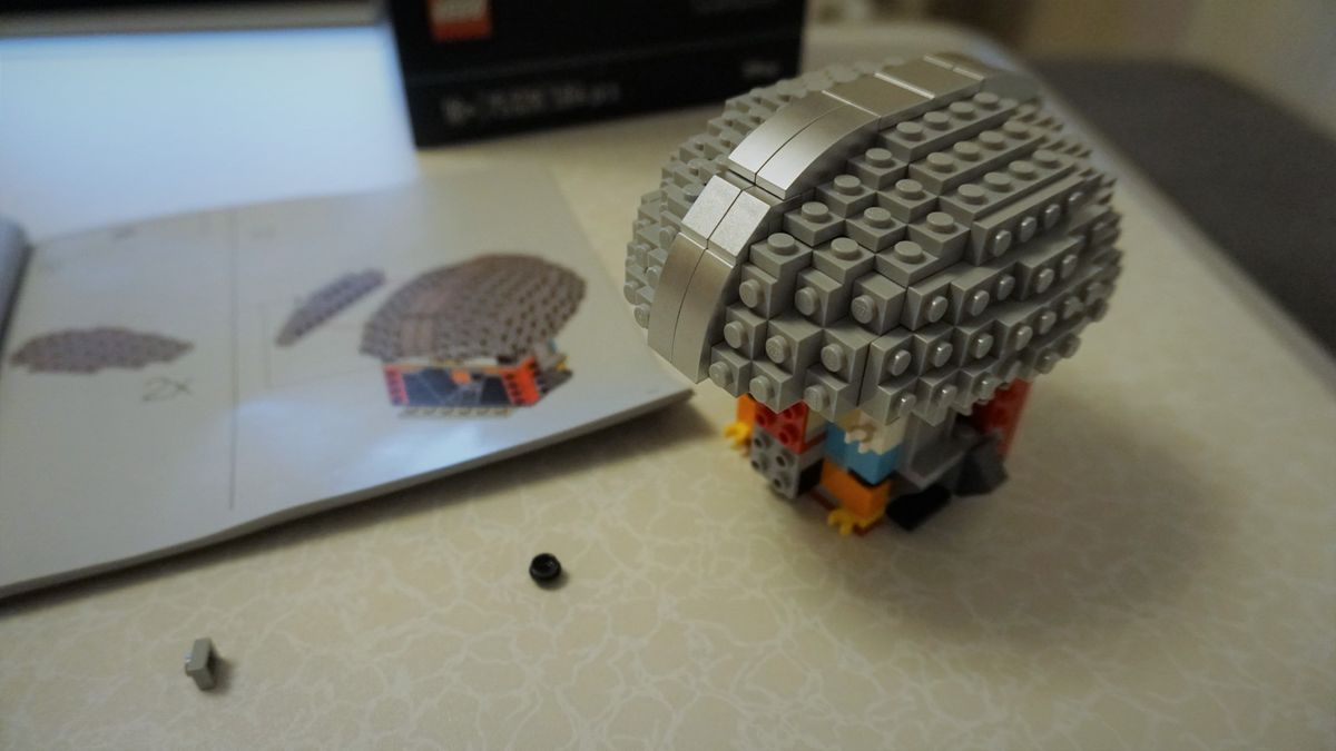 Lego Star Wars The Mandalorian Helmet 75328_Build in progress 3