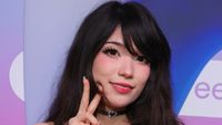 The streamer Emiru gives the peace sign to camera.