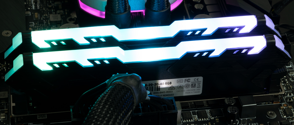 HP V8 DDR4-3600 C18