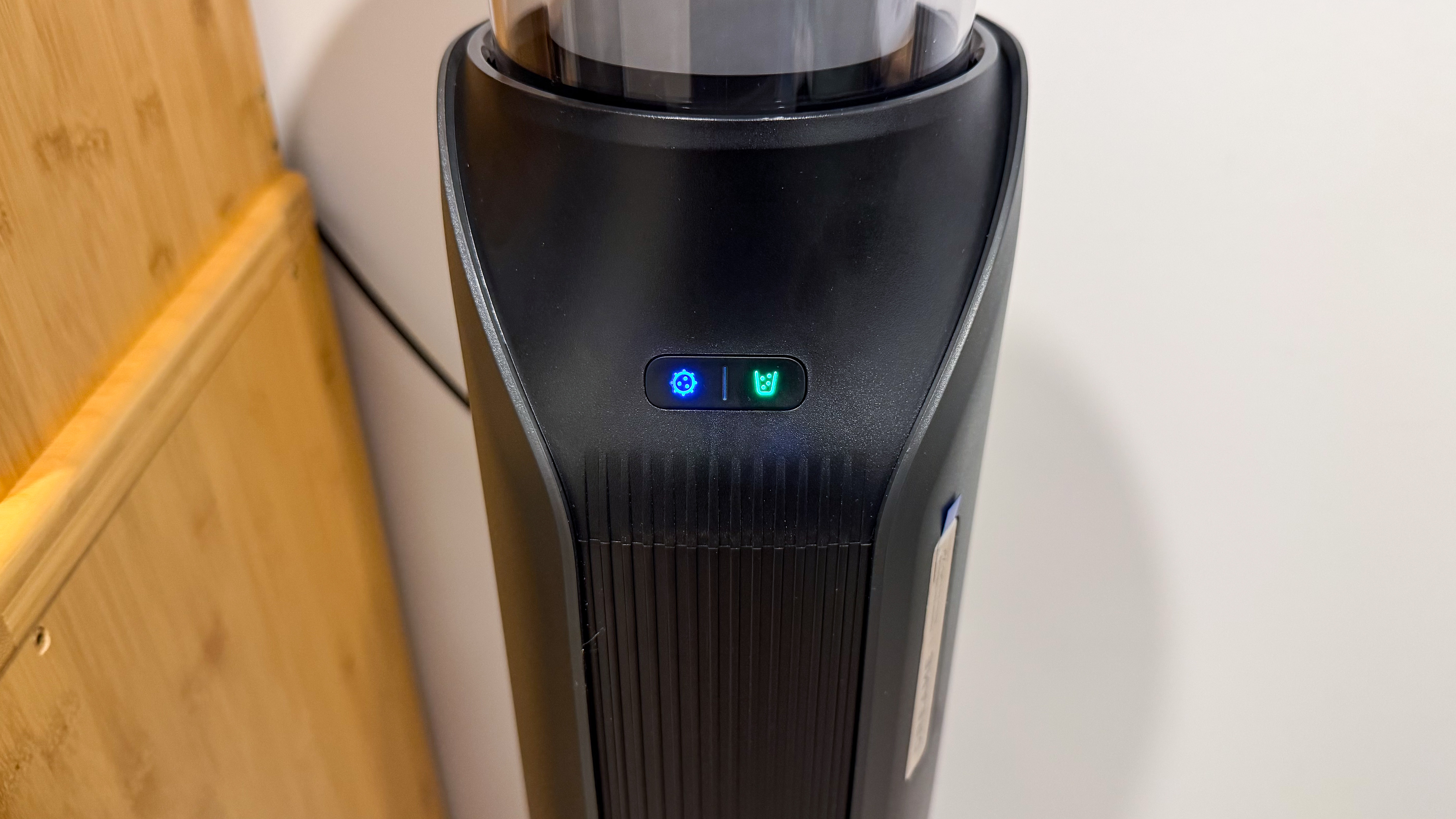 Indicator lights on the Dreame Z50 Station dock