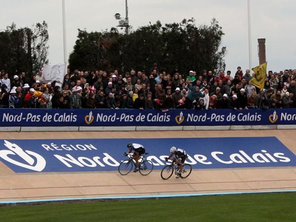 Juan Antonio Flecha (Team Sky) came into the velodrome ahead of Thor Hushovd (Cervelo TestTeam) but it wouldn't end up that way. Flecha opens the door&hellip;