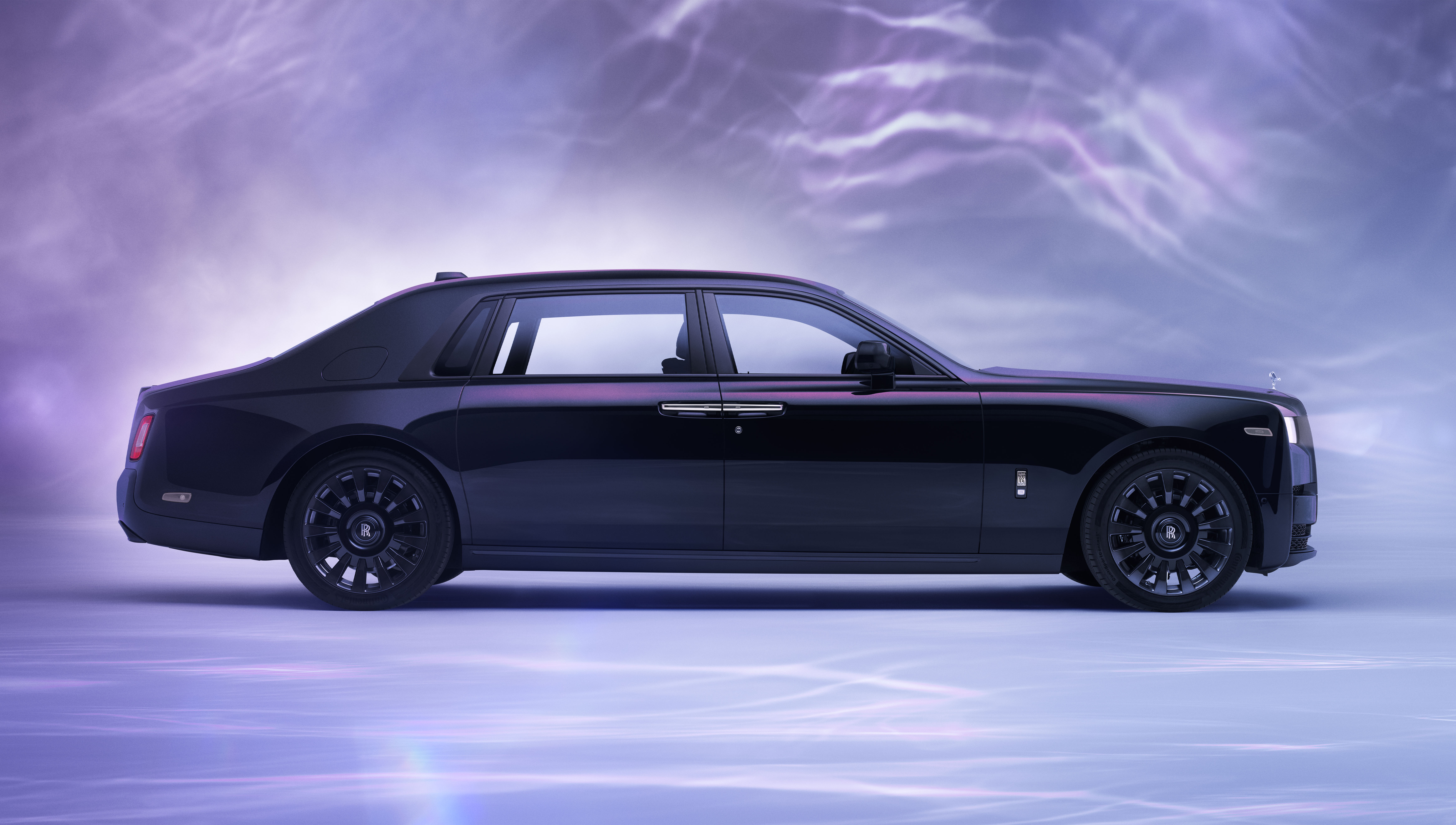 A side view of the psychedelic Rolls-Royce Phantom Syntopia