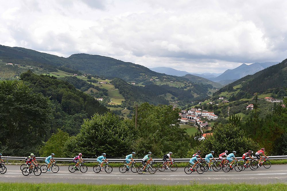 The peloton single file racing Clasica San Sebastian