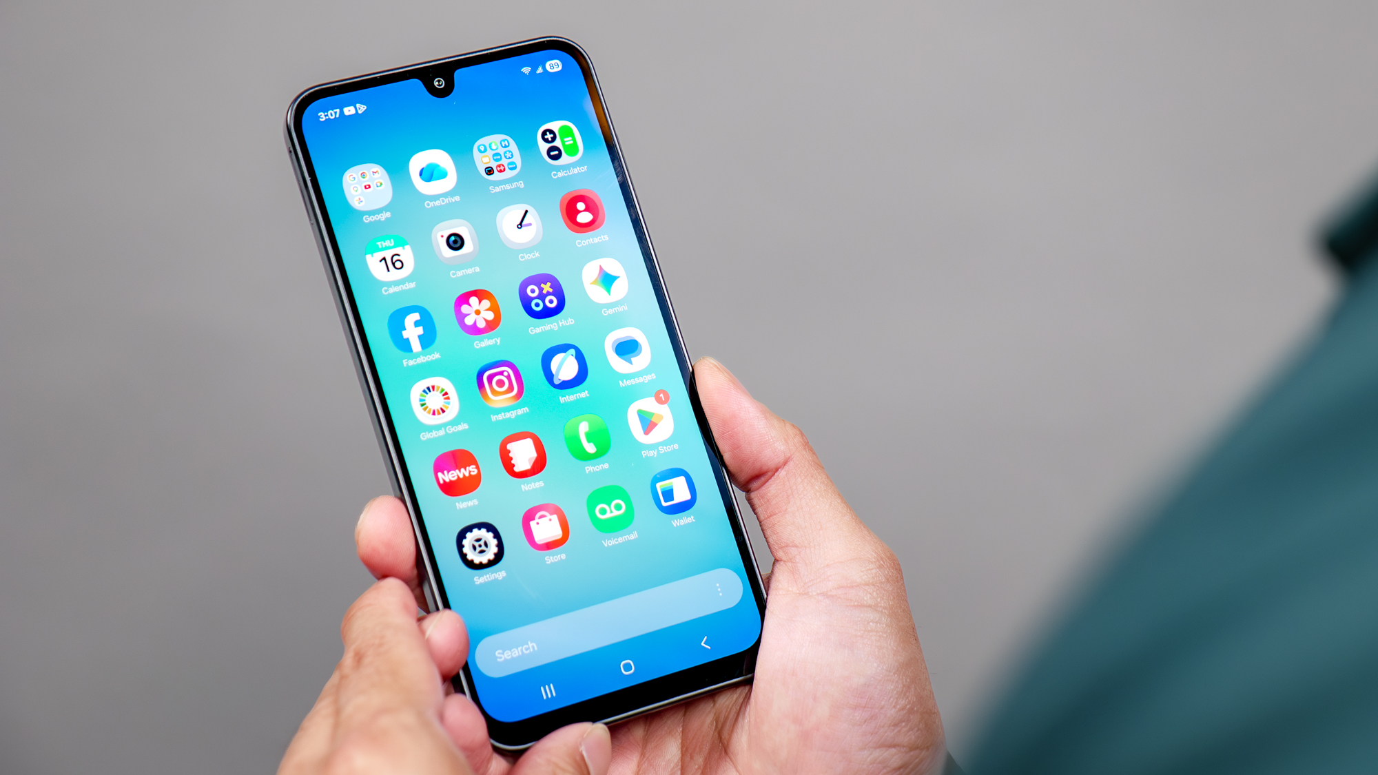 Samsung Galaxy A17 apps panel.