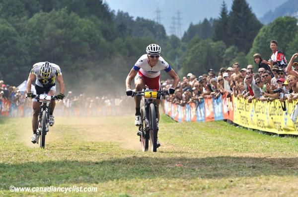 The final sprint between Jaroslov Kulhavy and Nino Schurter