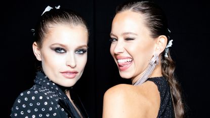 Isabelle Mathers (R) seen backstage wearing gel eyeliner at the Philipp Plein fashion show on February 22, 2020 in Milan, Italy.
