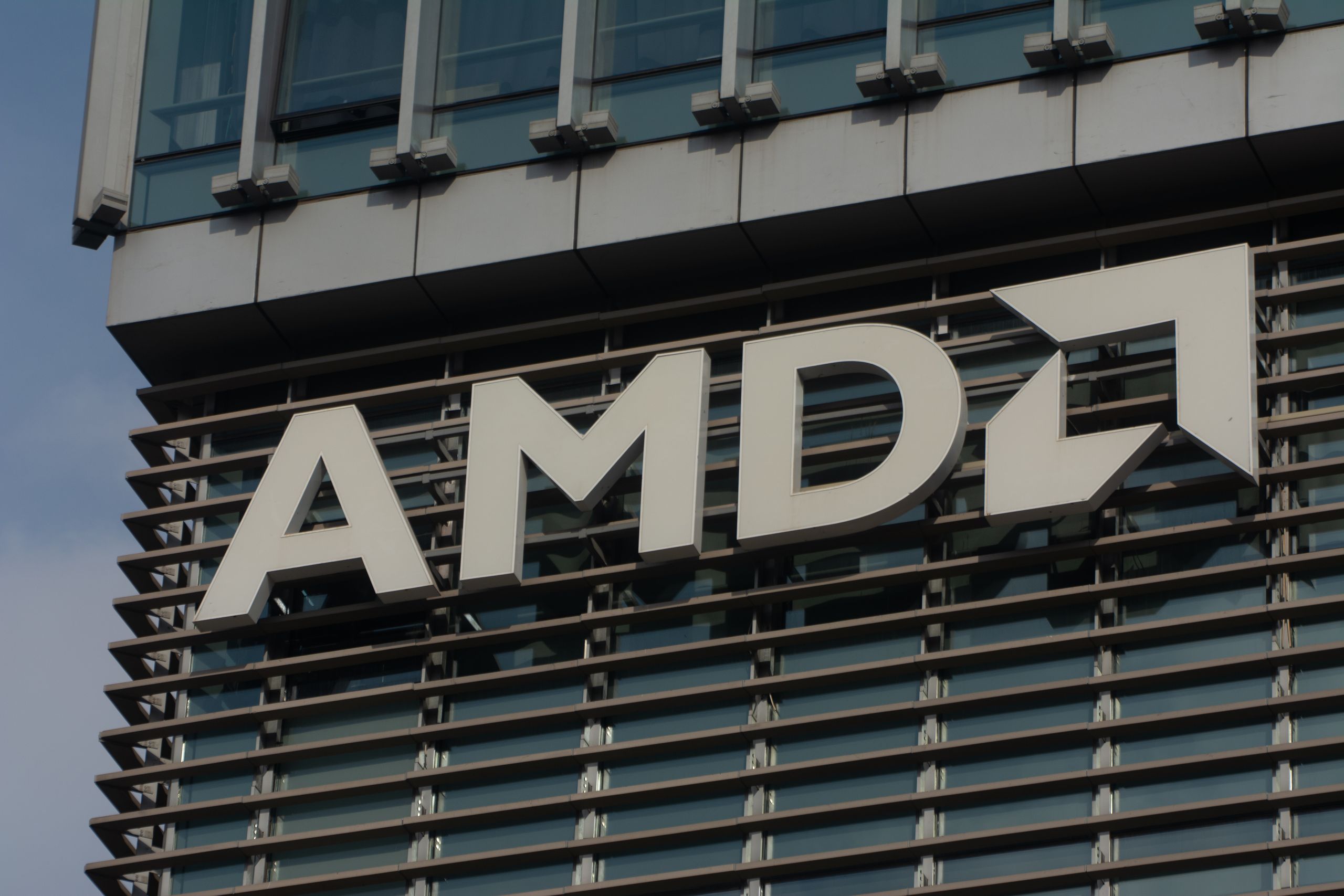 AMD Signals Mixed Outlook Amid AI Boom and Consumer Slowdown official image