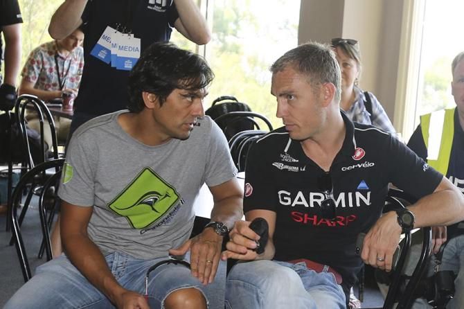 The team managers discuss the cancellation of the stage