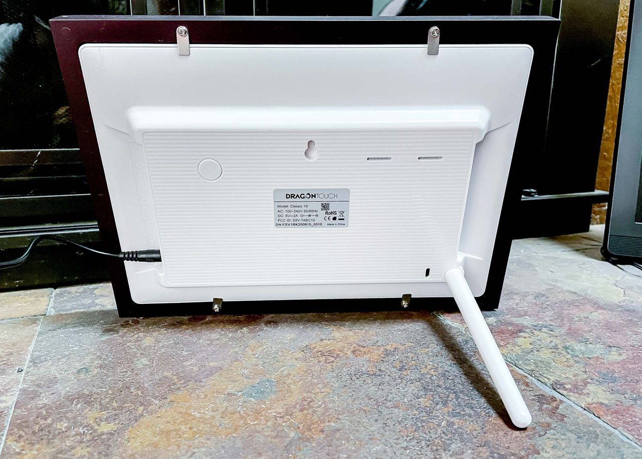 Dragon Touch Classic 10 Digital Picture Frame review