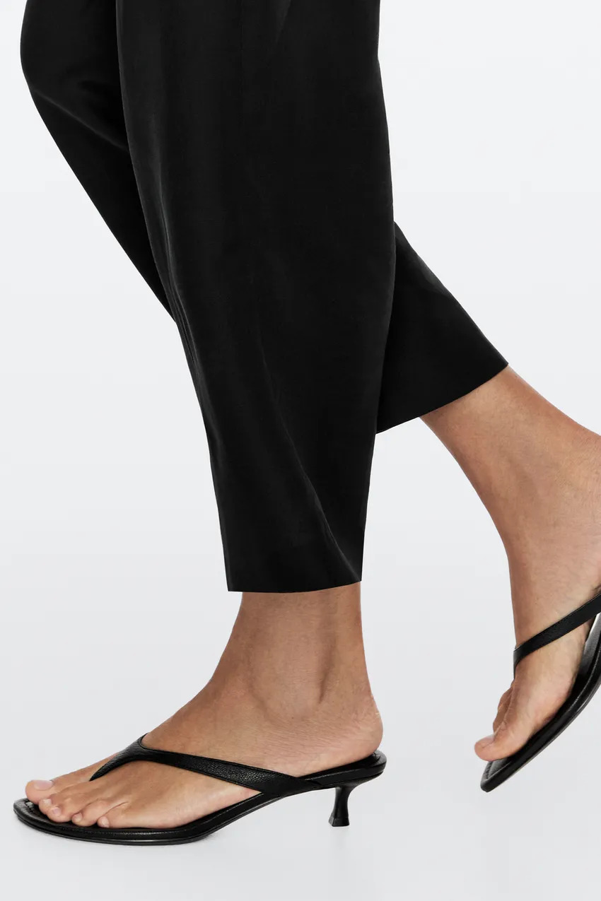 Black heeled flip-flops