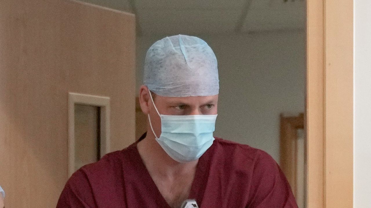 Prince William&#039;s hospital scrubs in London operating theatre have royal fans &#039;paging Dr. Cambridge!&#039; 