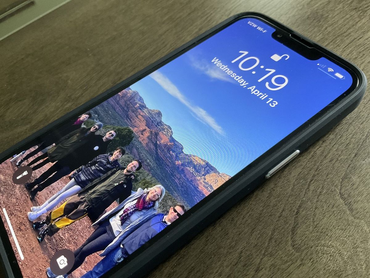 Spigen Enzo Iphone Case Lifestyle Screen