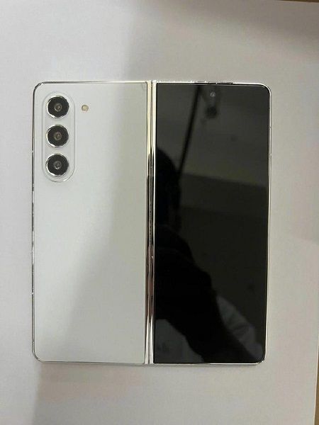 A leaked photo of the Galaxy Z Fold 5's dummy unit in white.