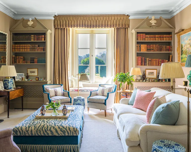 Neutral living room with traditional furniture