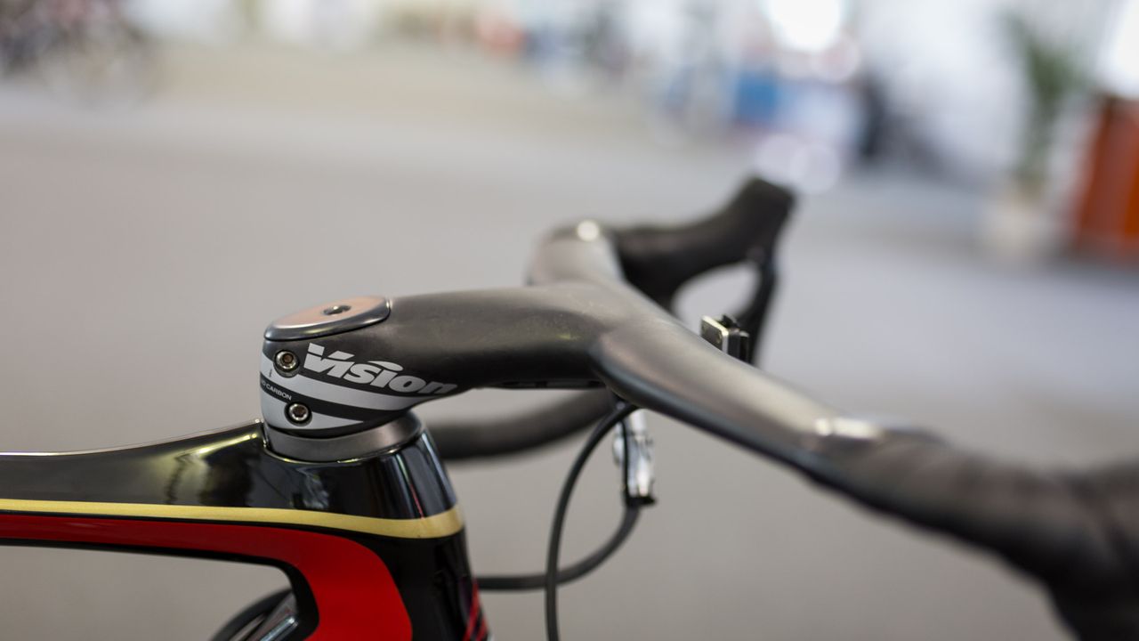 Arashiro opts for Vision Metron integrated handlebars