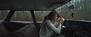 maika monroe as lee harker screaming in her car in longlegs