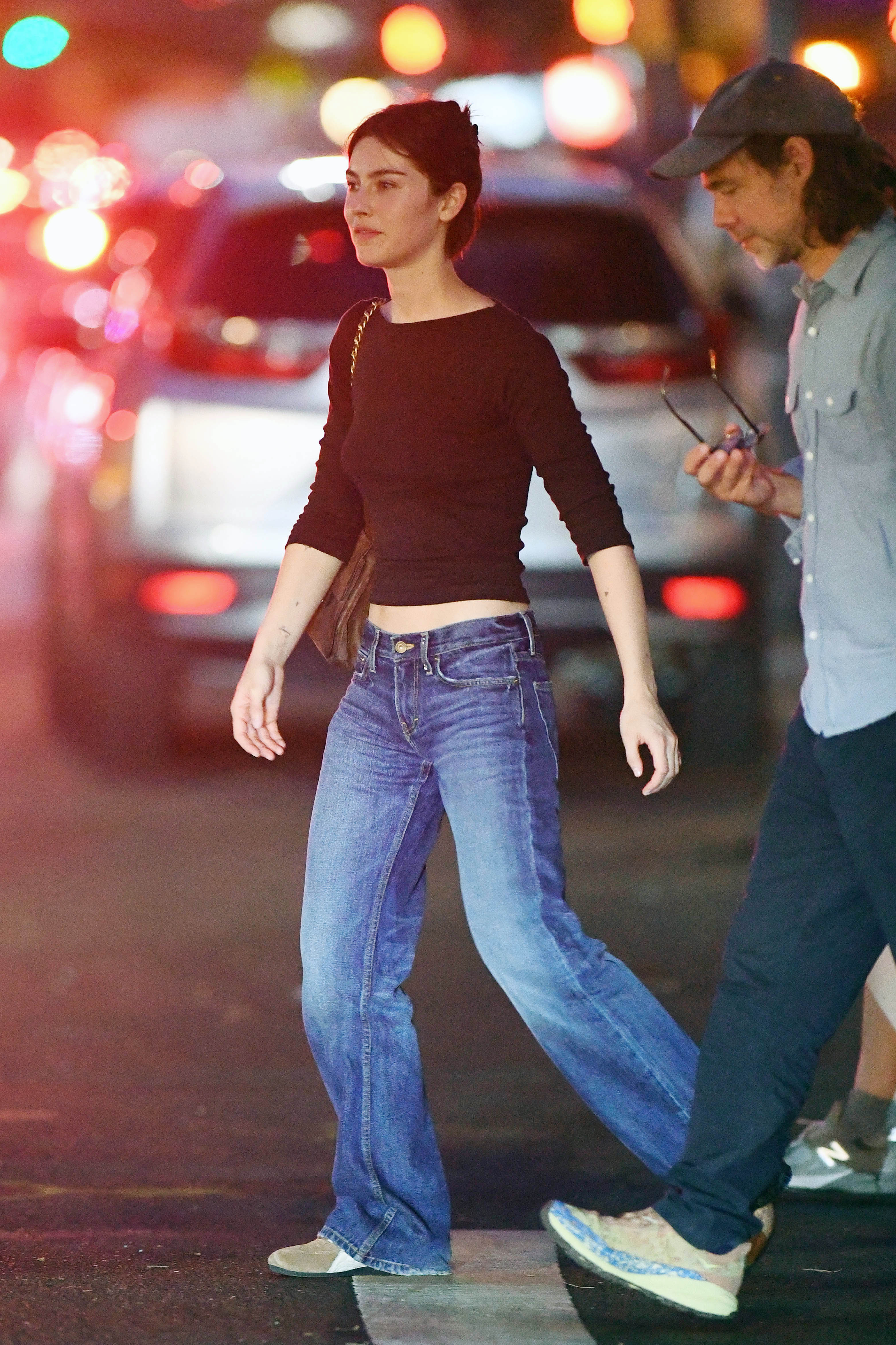 09/26/2025: Gracie Abrams is spotted heading out for the evening in New York City. The 26 yer old American singer and songwriter wore a black midriff bearing top paired with denim jeans, Chanel handbag and Puma trainers
