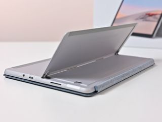 Surface Go 2 card slot