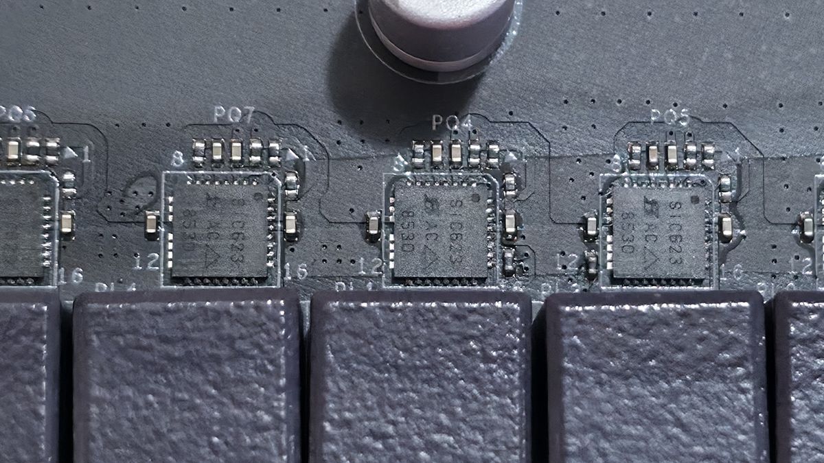 ASRock B860 Challenger Wifi - ICs