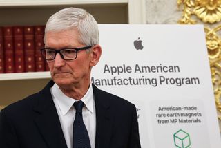 Tim Cook and Donald Trump at a White House press conference