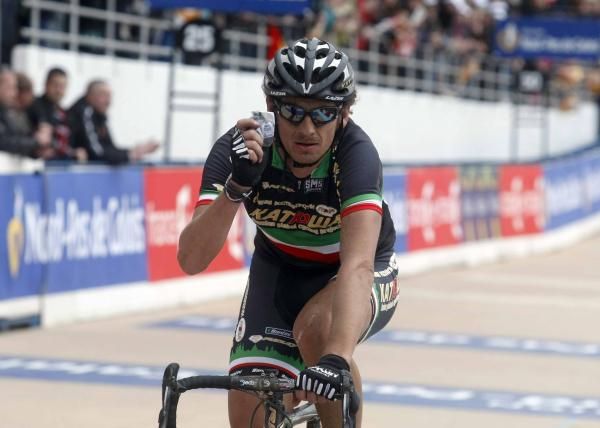 Filippo Pozzato paid an emotional tribute to Franco Ballerini as he crossed the line at the 2010 Paris-Roubaix.