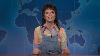 Sarah Sherman talking on Weekend Update. 