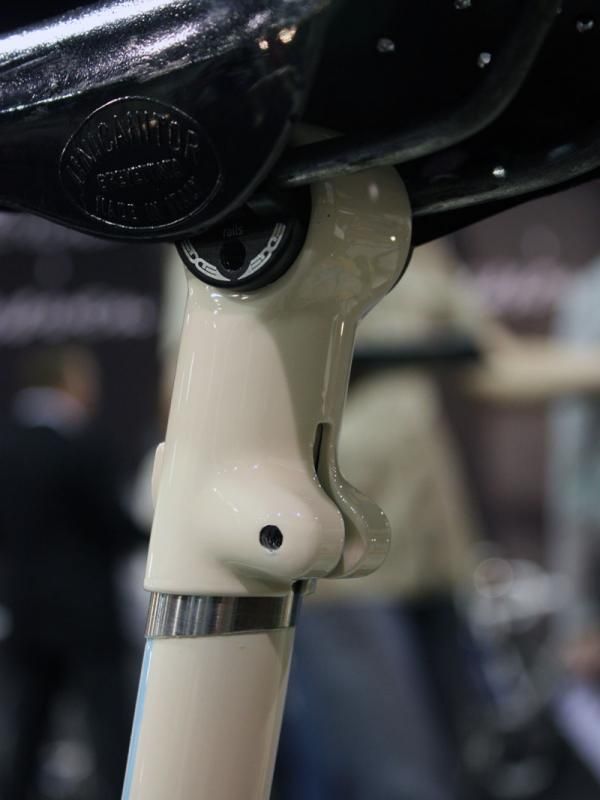 The stainless steel clamping surface provides a secure hold and also resists marking.