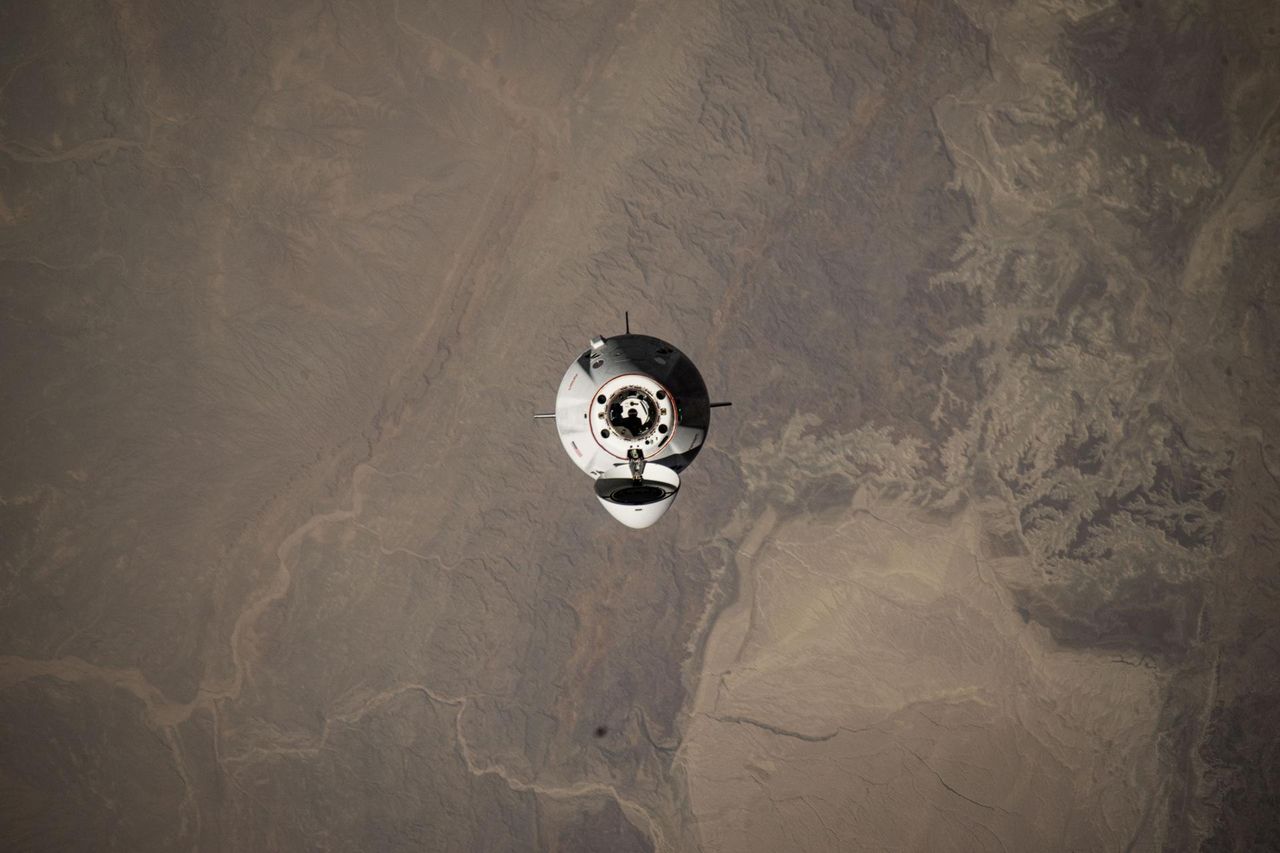 スペースXのクルー11ドラゴン宇宙船がISSに接近（2025年8月14日の今日の宇宙写真）