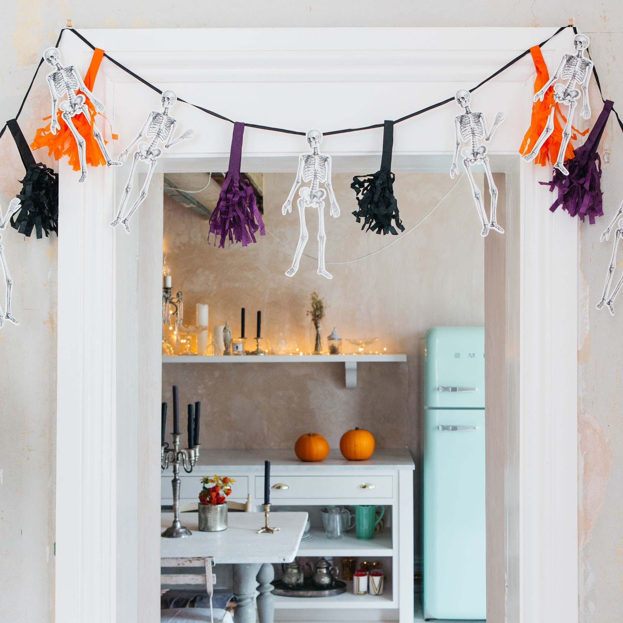 halloween decorating ideas: garland over door