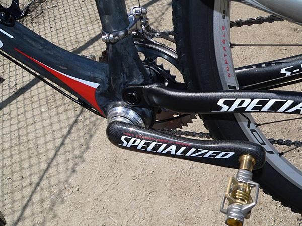 The two-piece carbon fiber arms join in the center of the bottom bracket spindle.