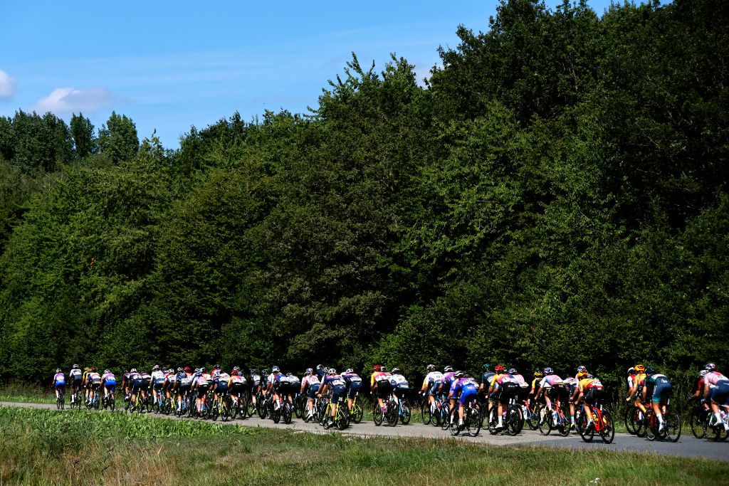 LELYSTAD NETHERLANDS AUGUST 30 A general view of the peloton passing through a landscape during the 25th Simac Ladies Tour 2022 Stage 1 a 1412km stage from Lelystad to Lelystad SLT2022 UCIWWT on August 30 2022 in Lelystad Netherlands Photo by Bas CzerwinskiGetty Images