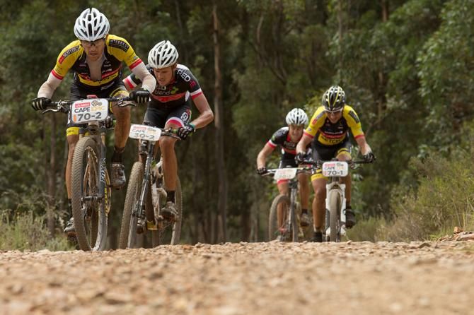 Abraao Azevedo (left in yellow) and Bart Brentjens (right in yellow) of team BETCH.nl Superior Meerendal