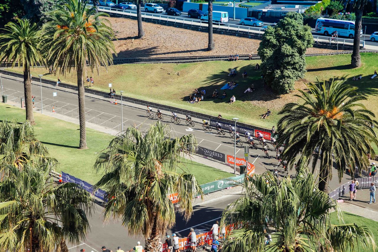 Chloe Hosking sits in second wheel in the peloton