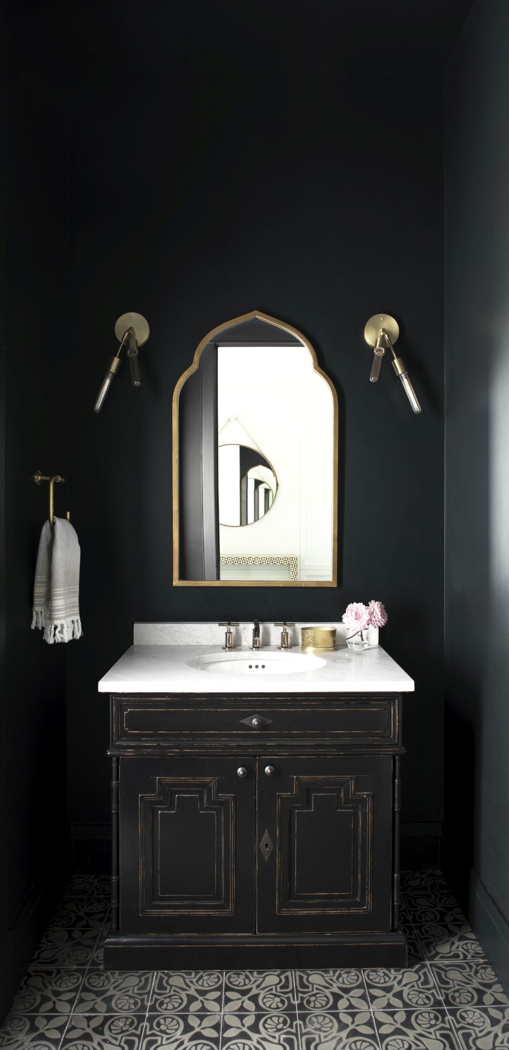 Dark bathroom ideas: 10 ways to create a dramatic wash space | Homes and Gardens
