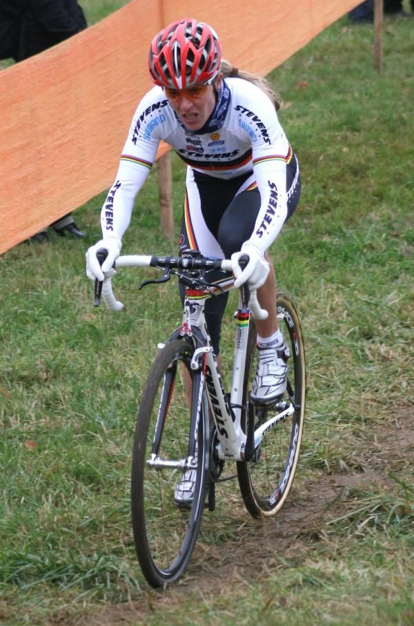 Hanka Kupfernagel chasing in Nommay