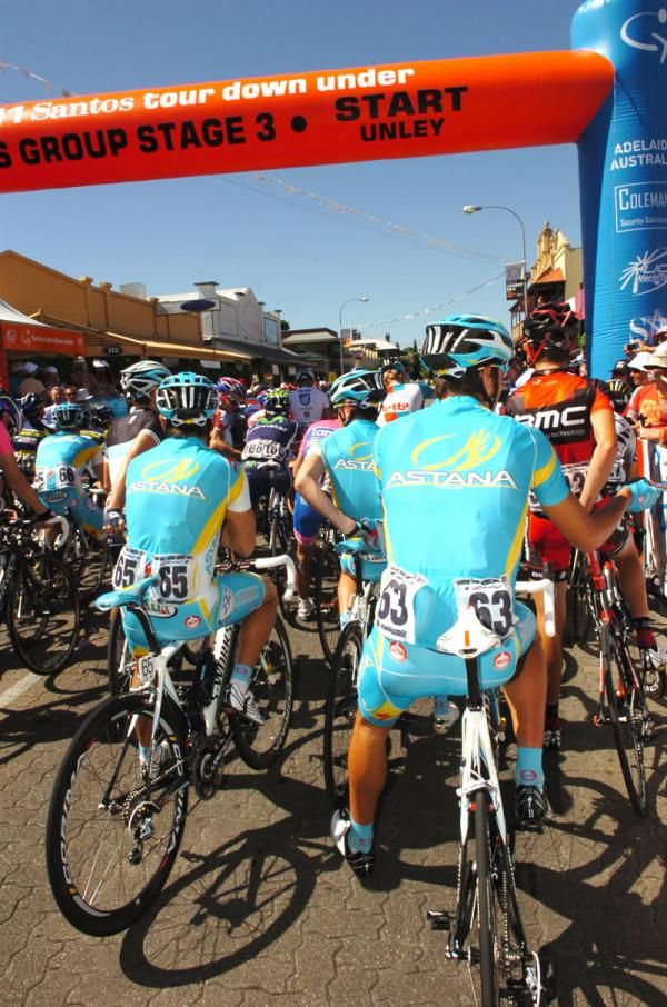 The peloton at the start