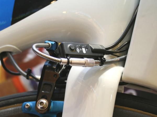 Cable routing on the Advanced SLO.