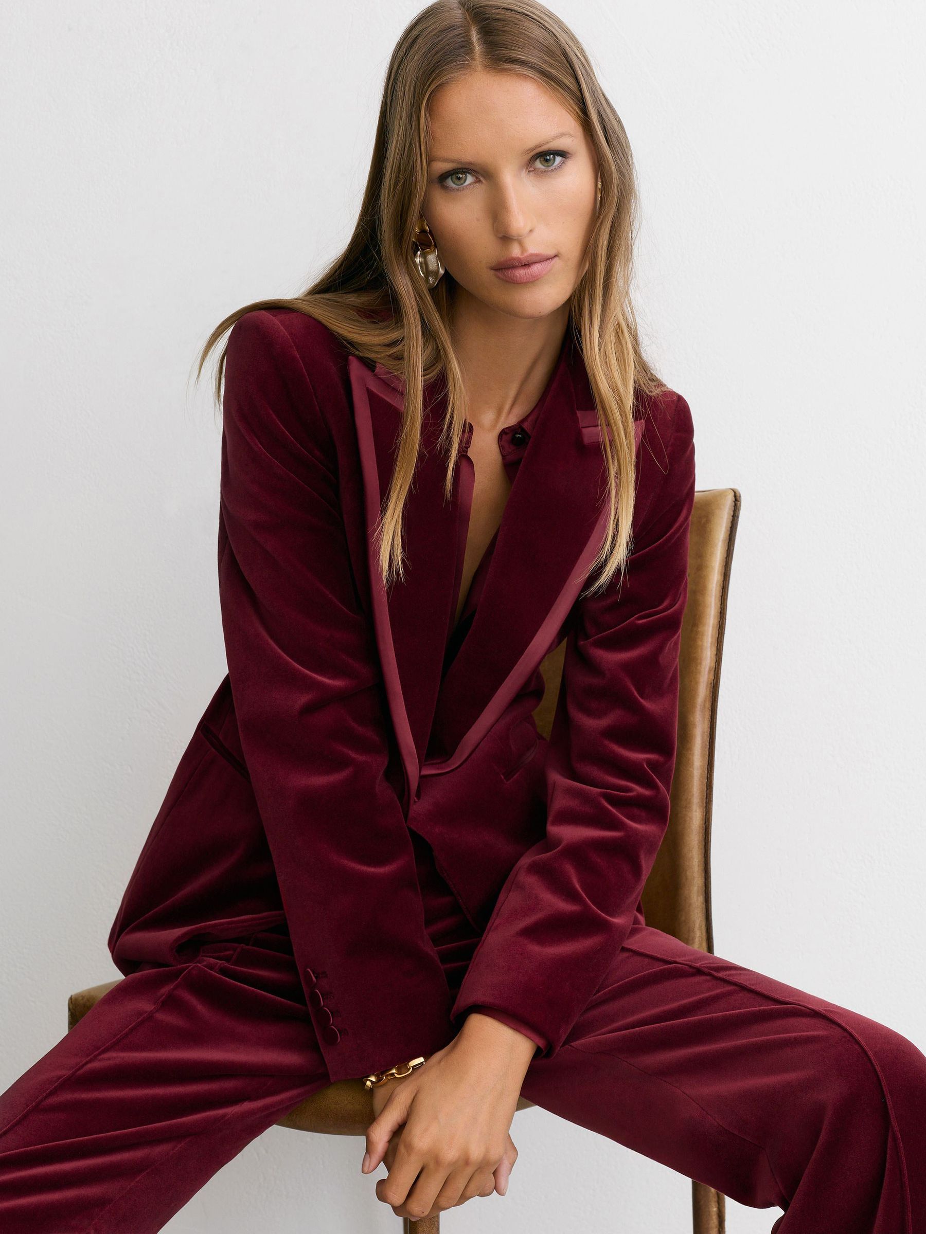 Velvet Satin-Trim Single-Breasted Suit Blazer in Dark Red - Size 4
