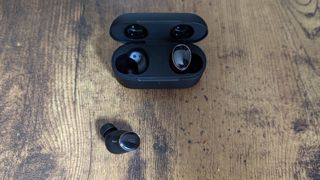 1More Evo review: earbud out of its case