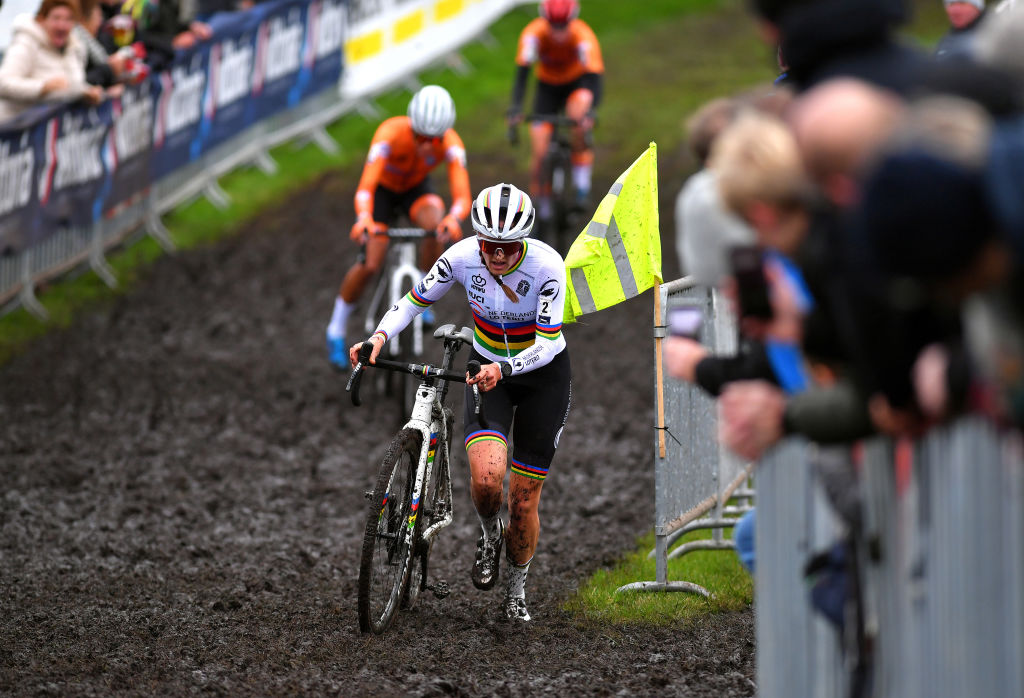 COL DU VAM DRENTHE NETHERLANDS NOVEMBER 06 Lucinda Brand of Netherlands competes during the 19th UEC European Cyclocross Championships 2021 Womens Elite EuroCross21 UECcycling on November 06 2021 in Col du Vam Drenthe Netherlands Photo by Luc ClaessenGetty Images