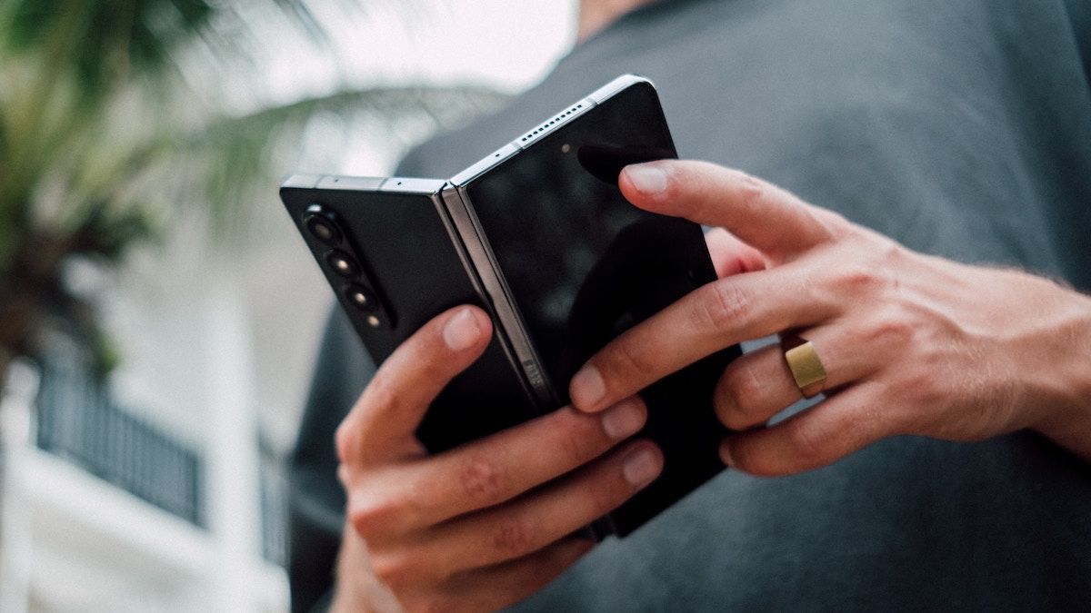 Samsung Galaxy Z Flip 3 review: A stunning, accessible foldable phone -  SamMobile