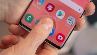 Using the fingerprint sensor on the Galaxy S10