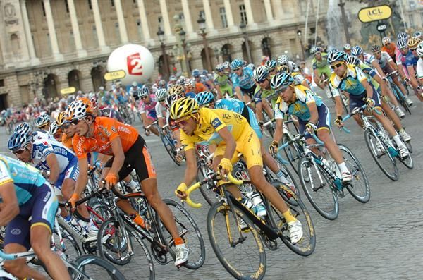 Alberto Contador (Astana) navigates his way through Paris