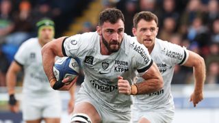 Toulon captain Charles Ollivon running with the ball