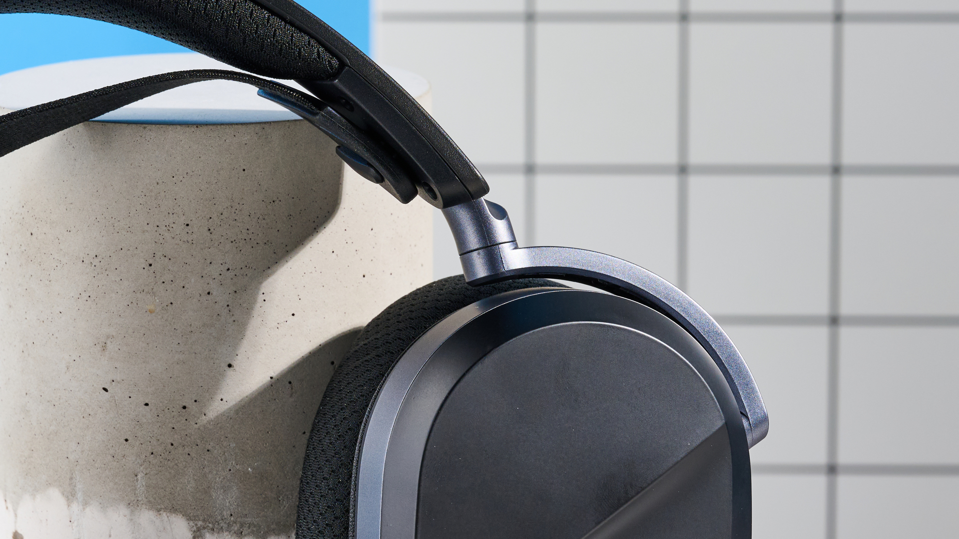 A black Asus ROG Pelta gaming headset with a detachable mic and RGB lighting