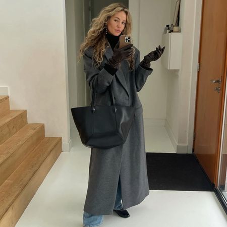 Anouk Yve with a grey coat and black Jimmy Choo bag