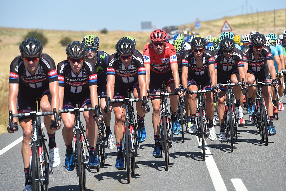 Giant-Alpecin protects Tom Dumoulin on Stage 19 of the Vuelta a Espana